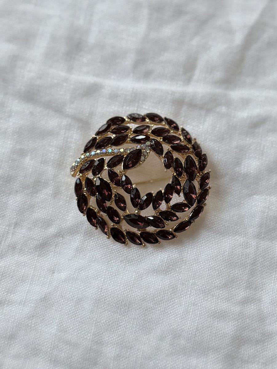 Elegant brosje - brun