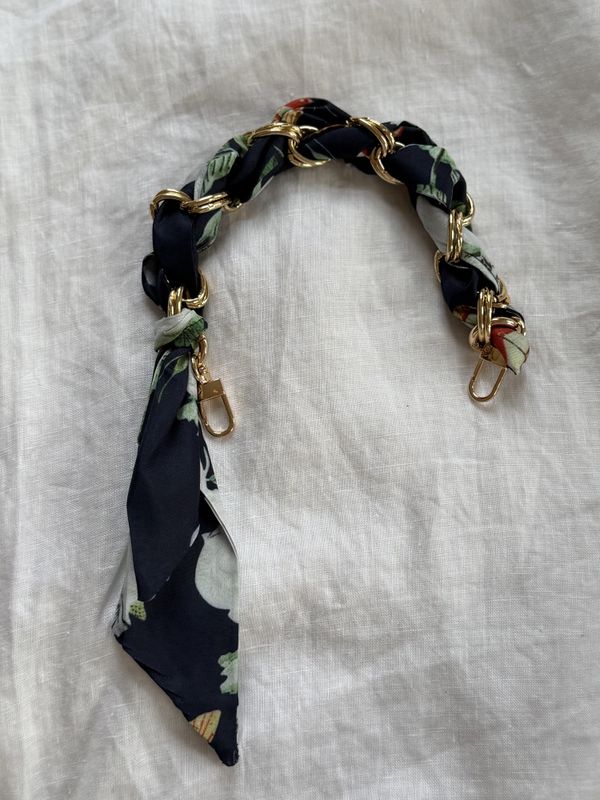 Lenke med silkeskjerf #25