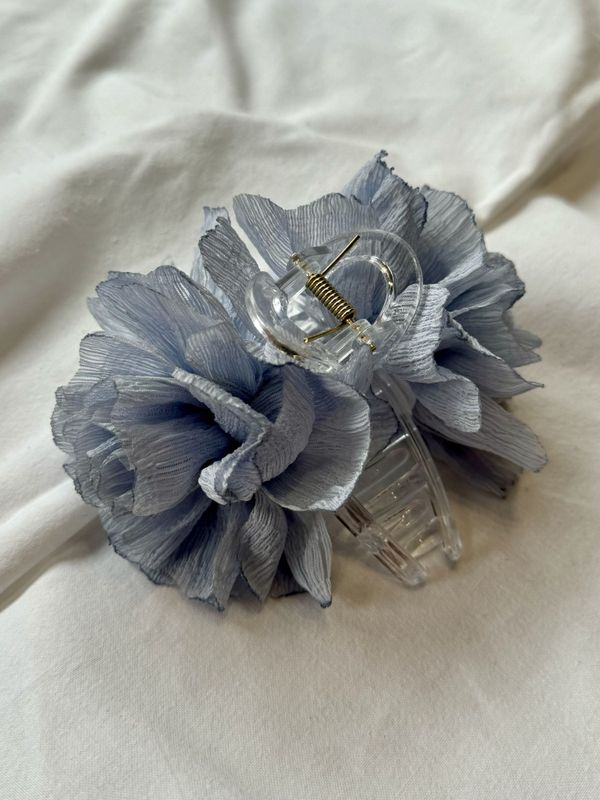 Lysblå klype med blomst