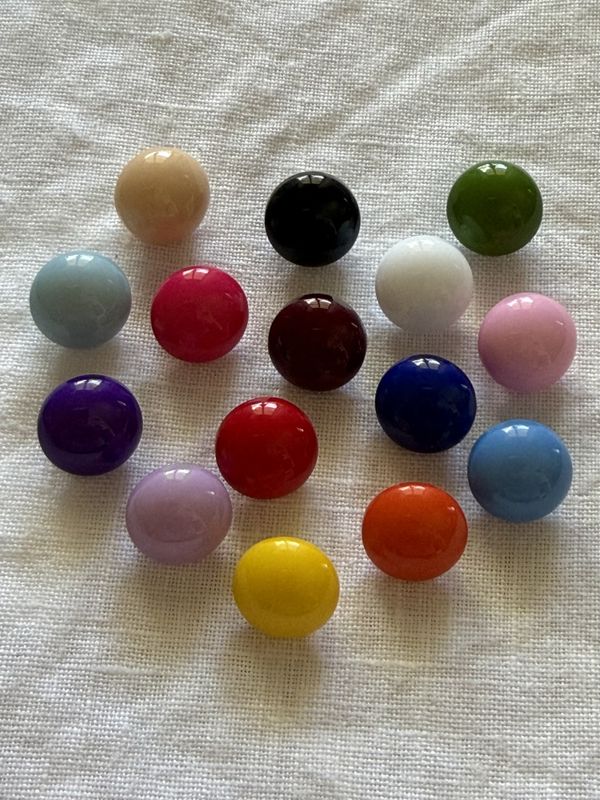 Fargeglade knapper 11,5 mm