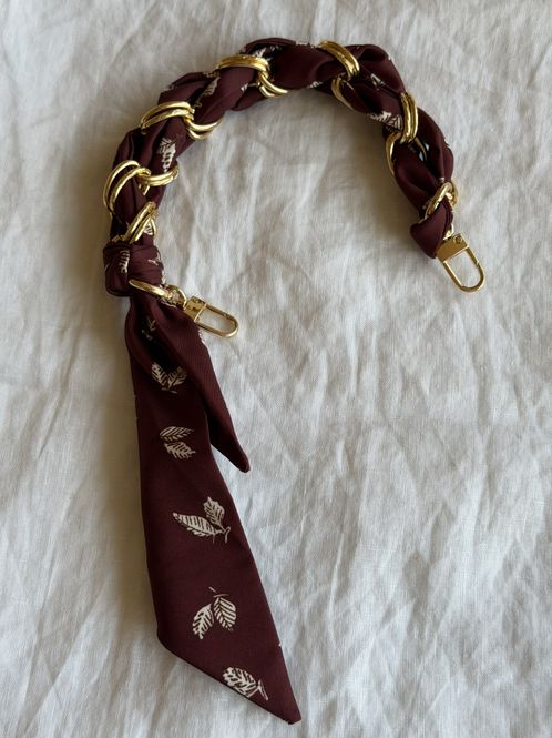 Hovedbilde Lenke med silkeskjerf - burgunder med blader